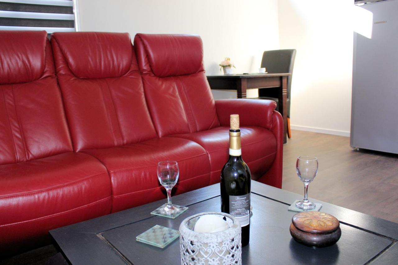 Logement De Garage Sneek Zewnętrze zdjęcie