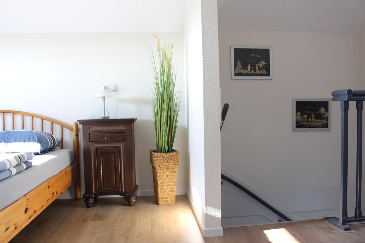 Logement De Garage Sneek Zewnętrze zdjęcie