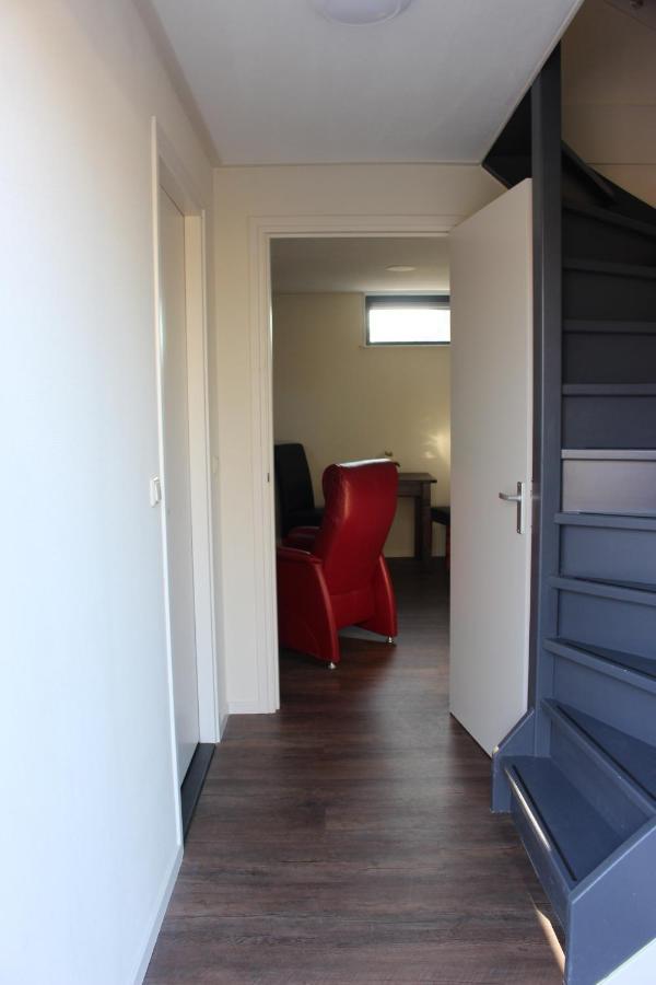 Logement De Garage Sneek Zewnętrze zdjęcie