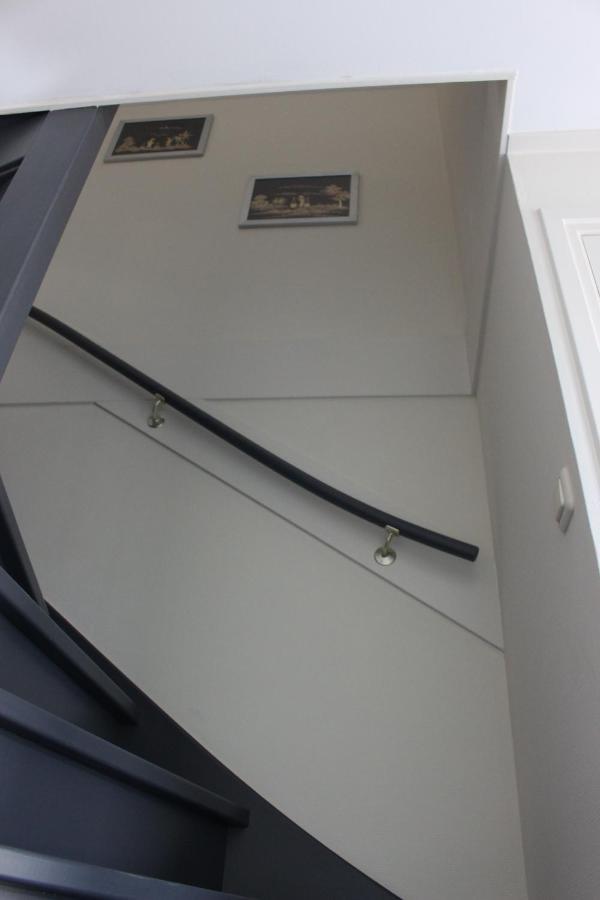 Logement De Garage Sneek Zewnętrze zdjęcie