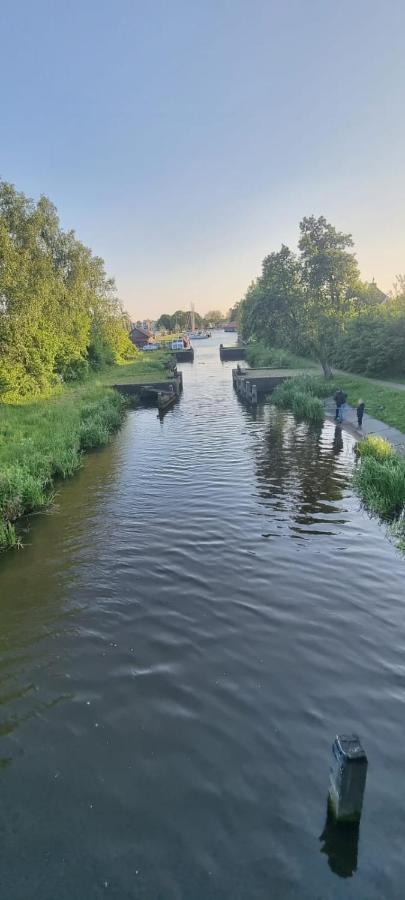 Logement De Garage Sneek Zewnętrze zdjęcie